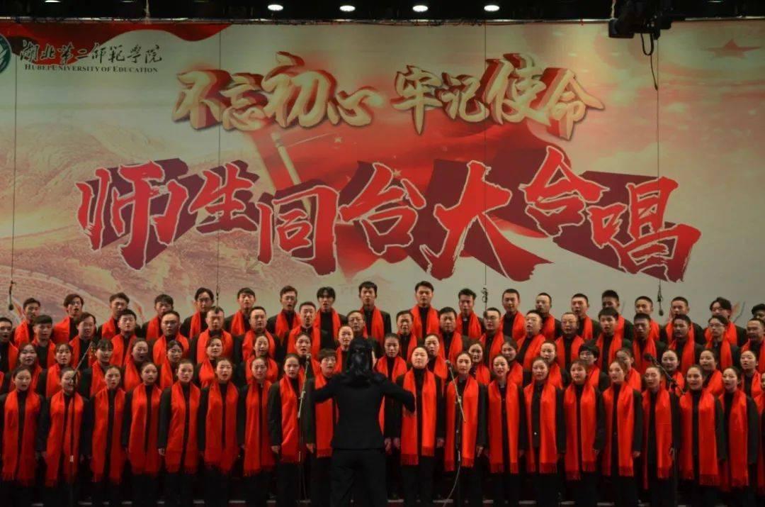躺在床上的助浴新体验 杭州这项上门助浴服务解决老人“洗澡难题”