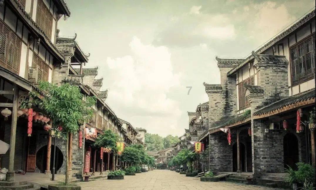 努力向上的铁球